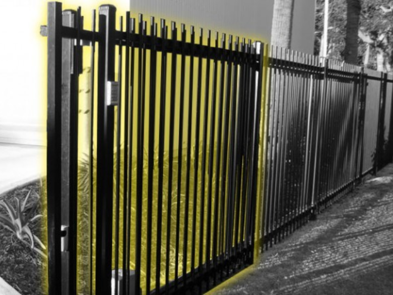 Automatic sliding gate system with integrated access control keypad