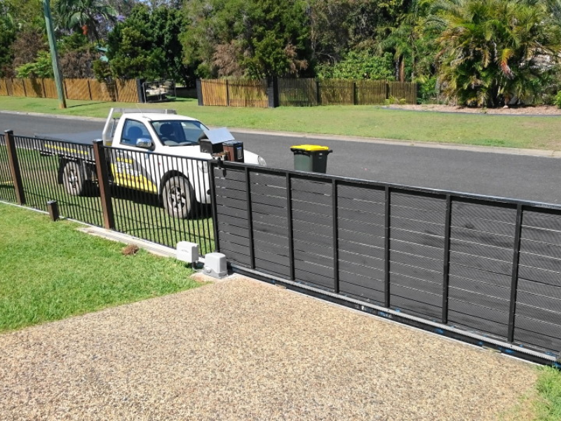 Solar sliding gate automation helps reduce energy use while supporting eco-conscious lifestyles.