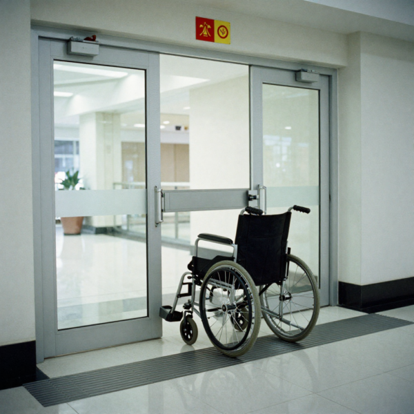 Automatic swing door opener allowing fire-rated door to close safely in emergency