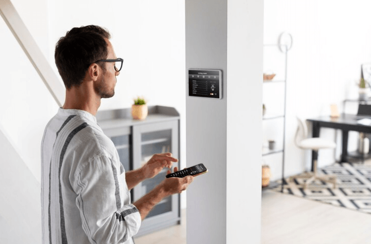 Mobile App Entry vs Indoor Monitor: Which Intercom Experience Fits the Site