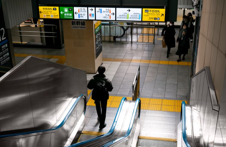 When a siren is triggered, the loud alarm and flashing light force the intruder to flee, preventing theft and minimising loss.