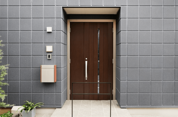 A luxury home intercom system is no longer just a communication device. In modern residential projects, it forms part of the overall architectural and lifestyle experience.